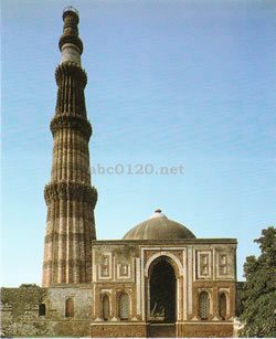 デリークトウブ・ミナール・その建造物(インド世界遺産）